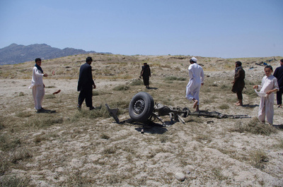 自爆攻撃で下校中の児童10人死亡、アフガニスタン東部