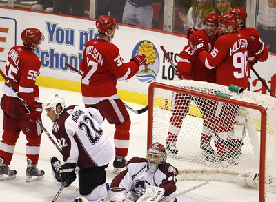 レッドウィングス アバランチを降し4連勝