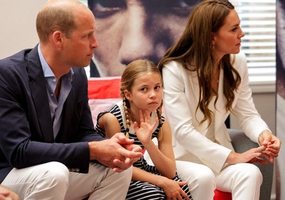 ウィリアム王子一家、キャサリン妃後援のスポーツ慈善団体を視察