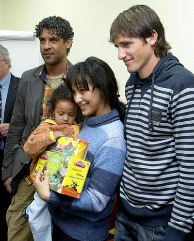 ＜サッカー リーガエスパニョーラ＞バルセロナの選手達が小児病院を訪問 - スペイン