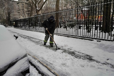 米NY市、約700日ぶりに積雪 記録途切れる