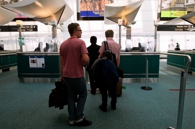 「お別れのキス」で厳戒の米空港に緊張走る