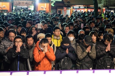 神田明神、初詣客でにぎわう 東京
