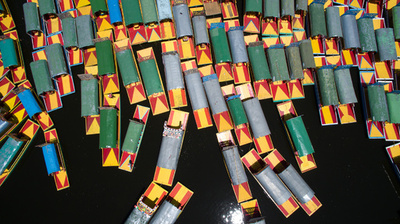 メキシコの水郷ソチミルコ、小舟でぎゅうぎゅう運河往来