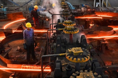 【今日の1枚】鉄は熱いうちに パキスタンの鉄工所