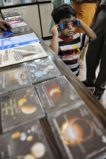 「皆既日食で暴動が起きる」、占星術師が警告