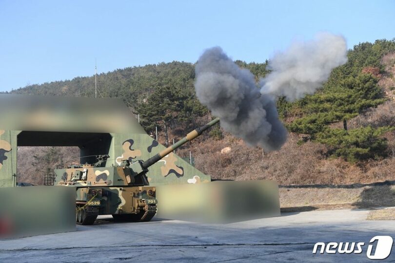 韓国軍K9自走砲の海上射撃訓練＝国防省提供(c)news1