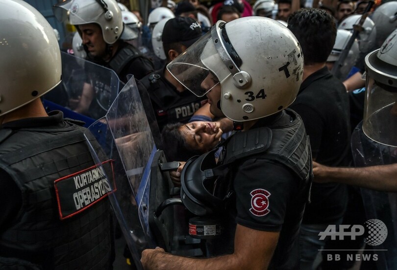 「世界最大」の空港建設現場で死亡事故多発、作業員がデモ トルコ、600人拘束