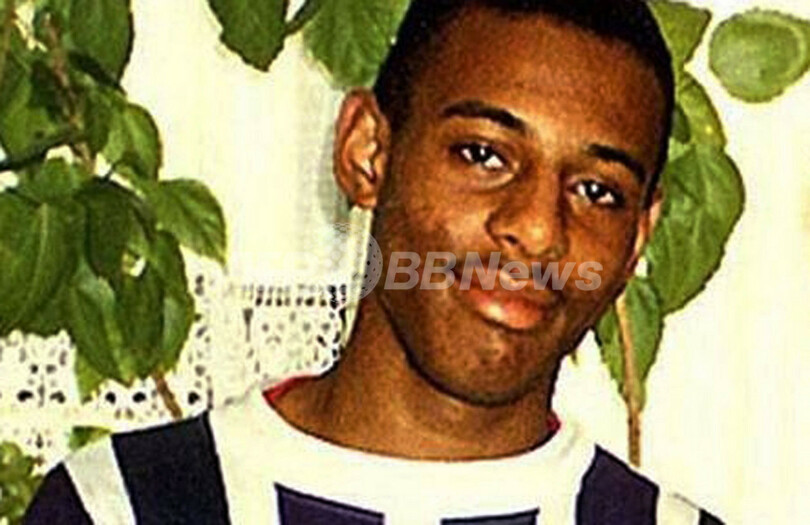 18年前の黒人少年刺殺事件、白人被告2人に禁錮刑 英国