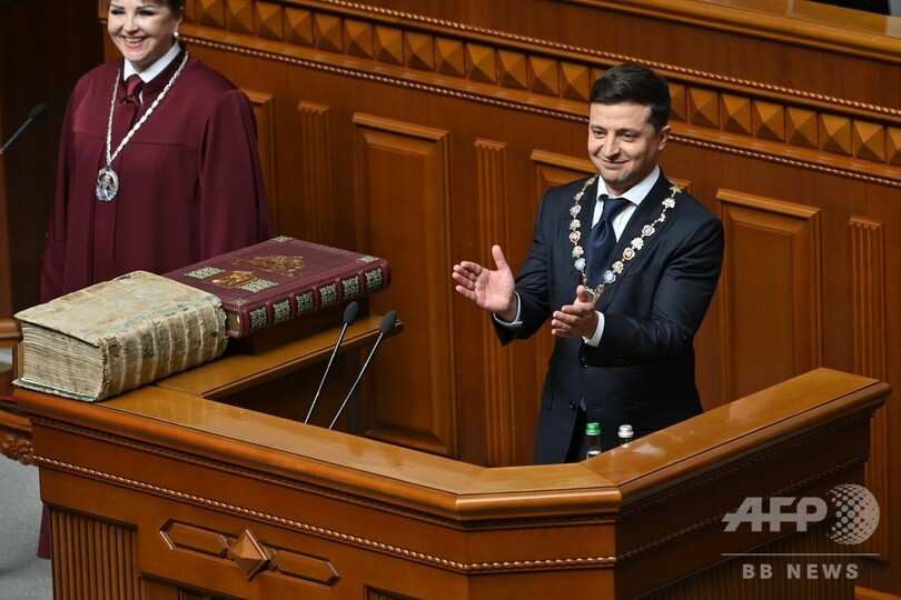 コメディー俳優のゼレンスキー氏、ウクライナ大統領に就任