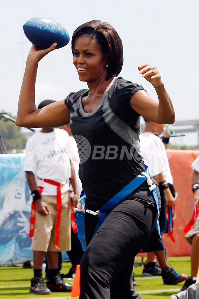 肥満対策にはアメフトがいちばん！？NFLイベントにミシェル夫人参加