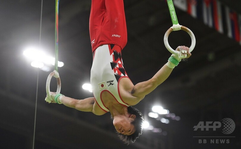 体操男子日本は団体予選4位、鉄棒落下の内村は個人総合2位につける