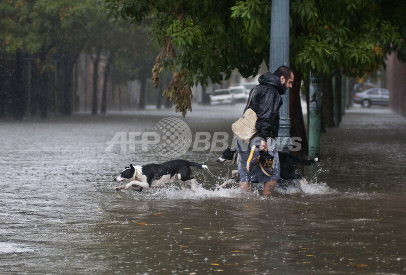 アルゼンチンの首都ブエノスアイレスで暴風雨、6人死亡