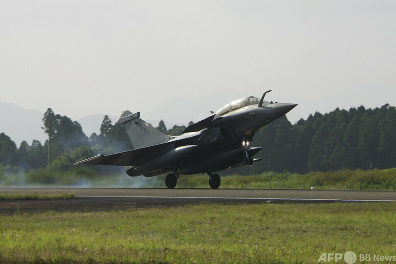 Japan's cabinet approves fighter jet exports