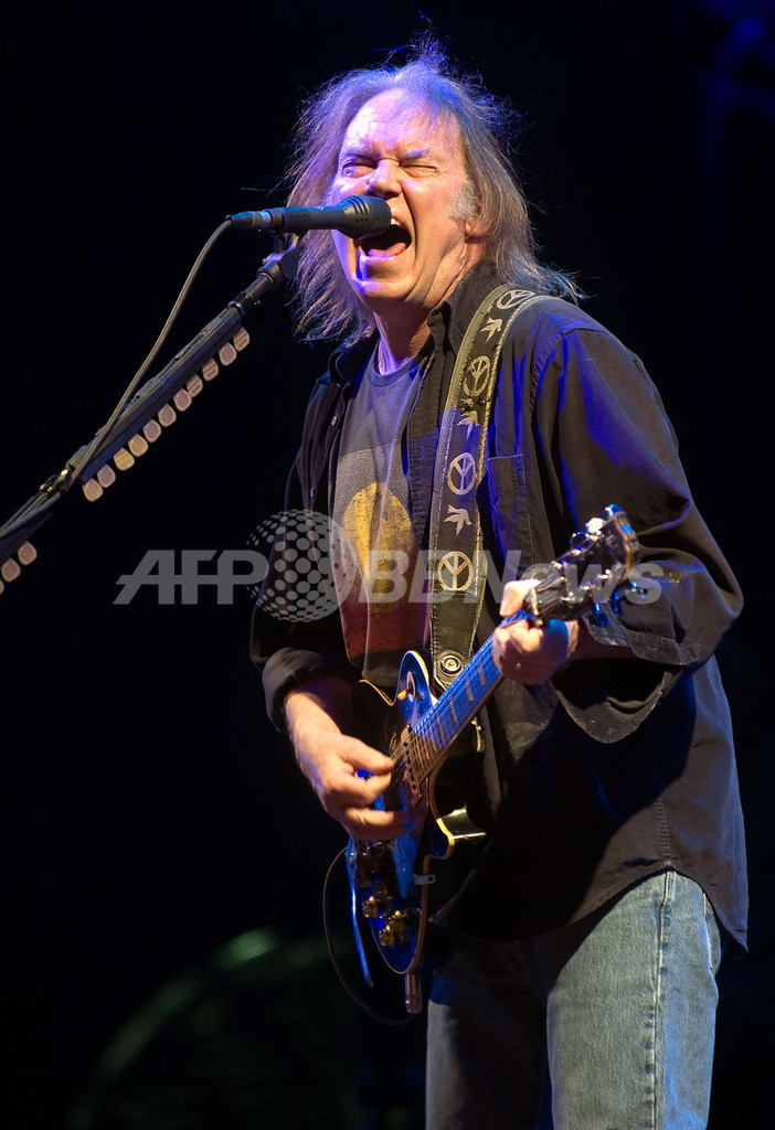 グラストンベリー、初日にニール・ヤングとレディー・ガガ登場