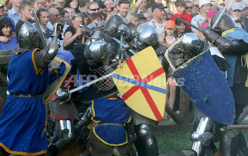 最強の騎士は誰だ！リトアニアで中世の戦いを再現