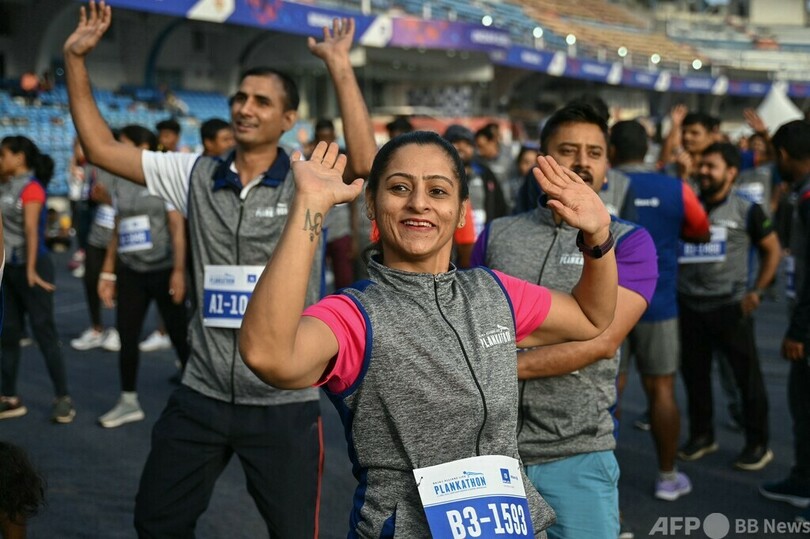 体幹トレ「プランク」参加者数でギネスに挑戦 インド