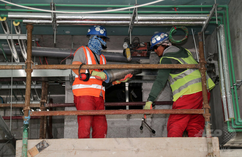 カタールW杯の建設現場、最長148連勤の過酷環境が判明