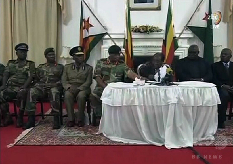 ジンバブエ大統領がテレビ演説、辞任表明せず 混乱に拍車