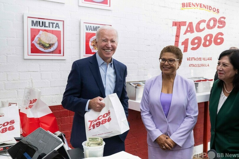 バイデン氏、タコス店で大盤振る舞い 請求金額の4倍支払い