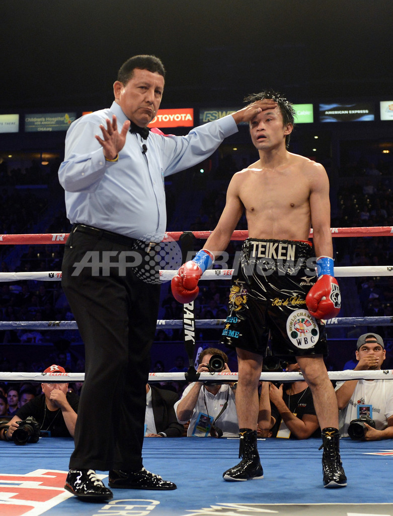 西岡、ドネアに9回TKO負け