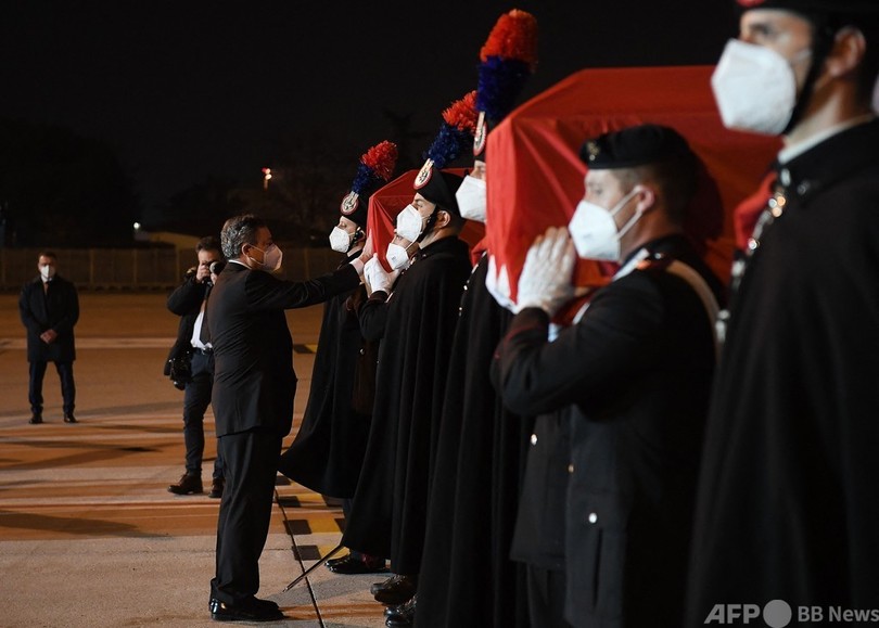 イタリアの駐コンゴ大使、無言の帰国 襲撃事件で死亡