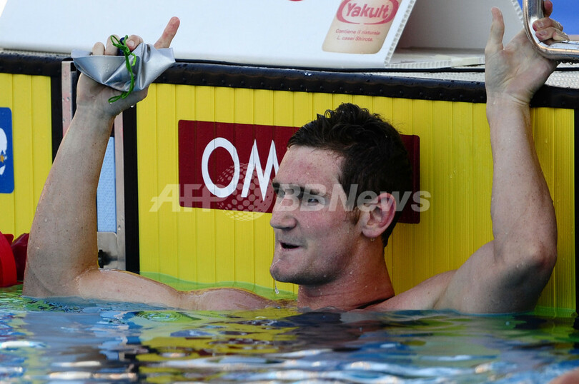 ファン・デル・バーグ 世界新で50メートル平泳ぎを制す、世界水泳