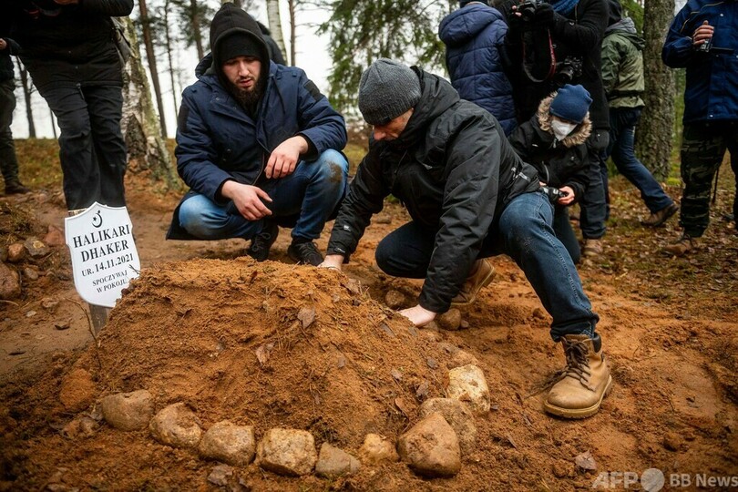 国境越えで死産の胎児、ポーランドで埋葬