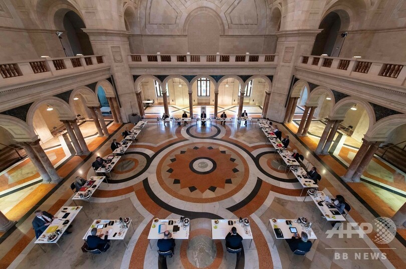 ドイツ各州、制限解除を加速 慎重姿勢の首相に反発