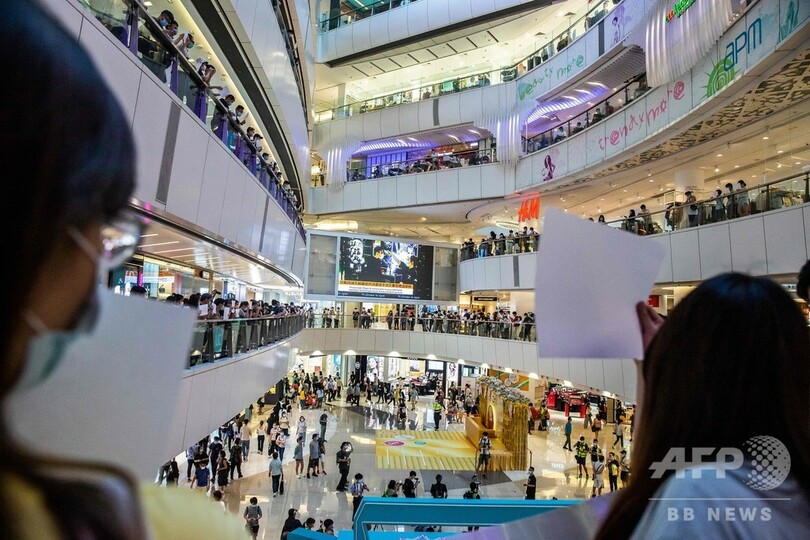 香港、学校に違反書籍撤去を命令 国安法施行で