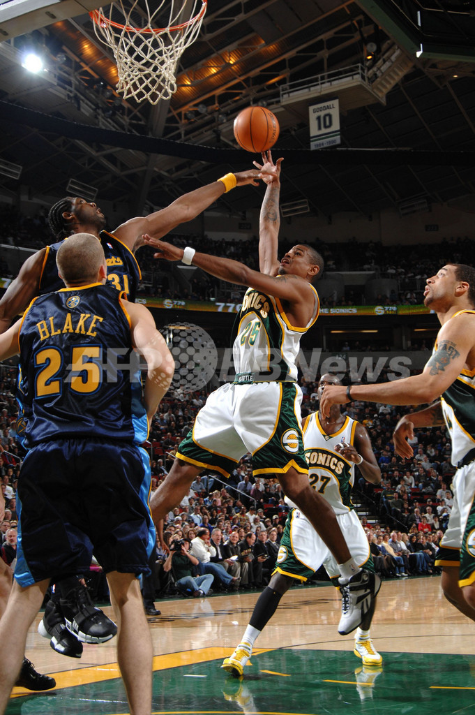 ＜06-07NBA＞ナゲッツ スーパーソニックスに逆転勝ちで5連勝 - 米国