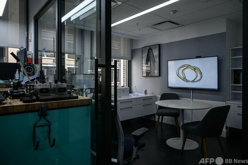 ティファニーの工房 職人が宝飾品を手磨き 米NY