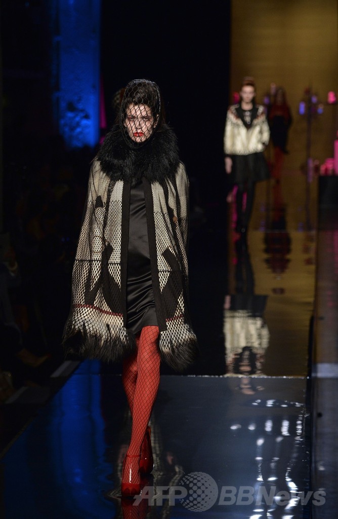 「ひげ面の女装歌手」も登場、J.P.ゴルチエ14/15年秋冬オートクチュール