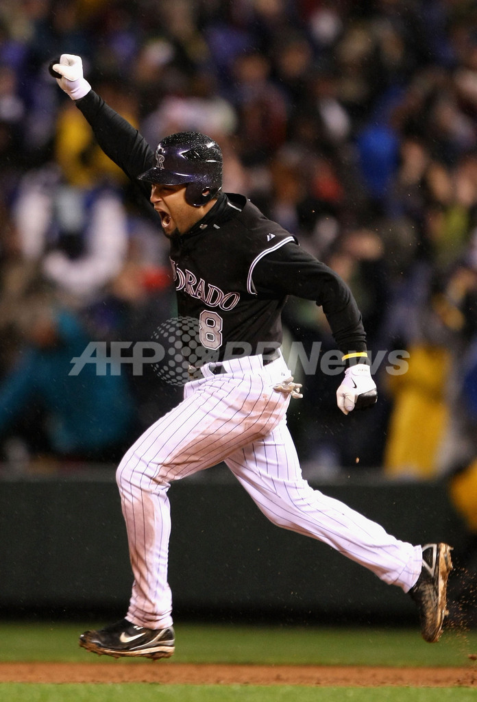 ロッキーズ 3連勝でリーグ優勝に王手