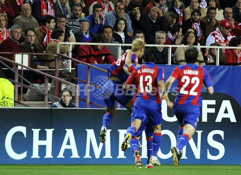 CSKAモスクワ 準々決勝進出、本田が決勝点