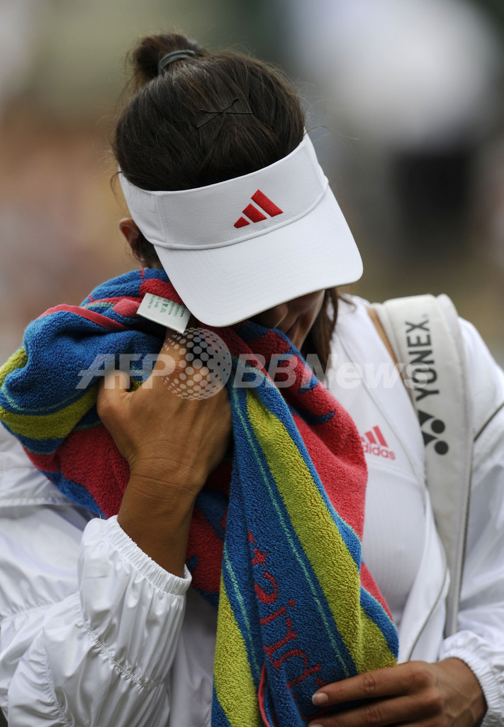 ヴィーナス イワノビッチの途中棄権で8強入り、ウィンブルドン選手権