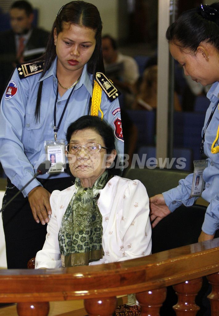 旧ポル・ポト政権の｢ファーストレディー｣、特別法廷で悪態