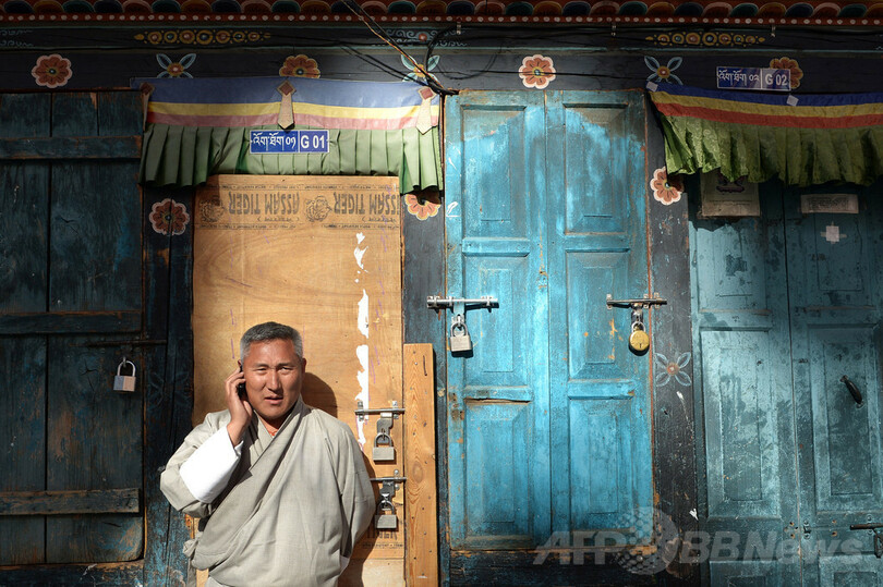封建時代から一気に現代へ、ブータンを変える携帯電話