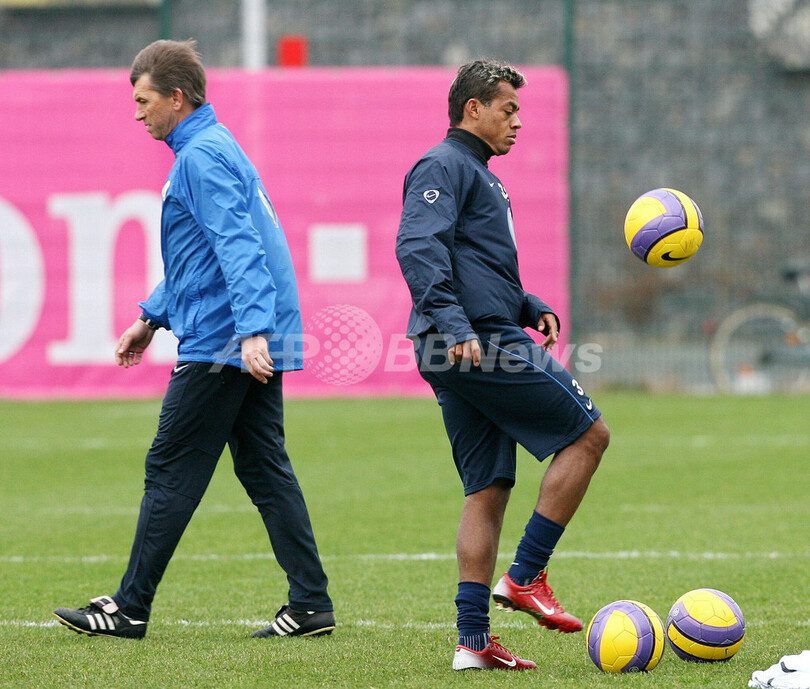 ＜サッカー ブンデスリーガ＞ボルフスブルク マルセリーニョの入団発表を行う - ドイツ