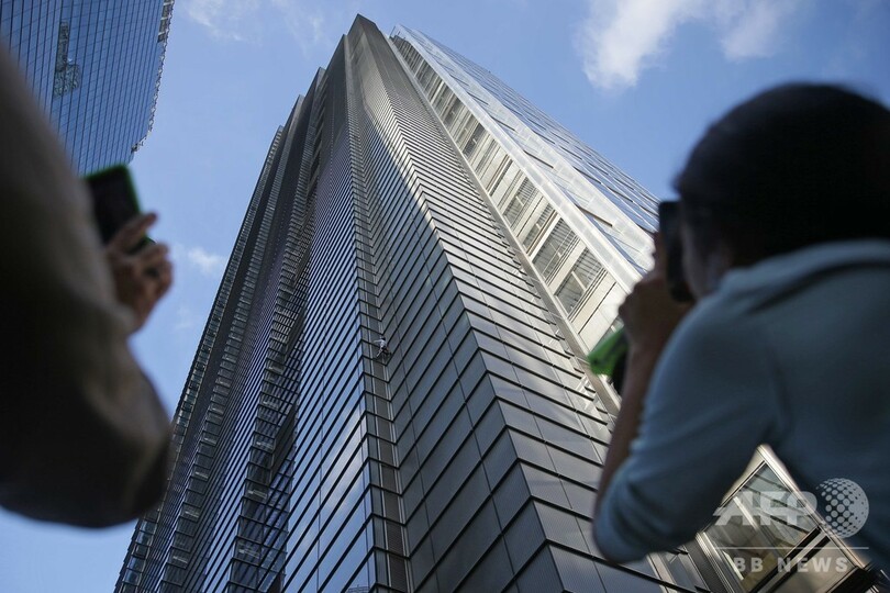 仏スパイダーマン、英金融街シティーの「最高峰」登頂し逮捕