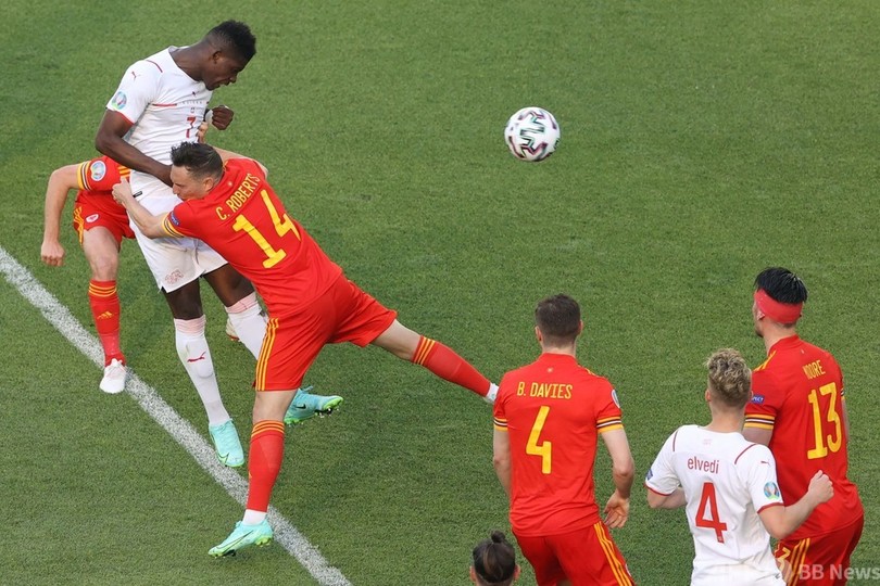 ウェールズはスイスと分ける、ムーアが同点弾 欧州選手権