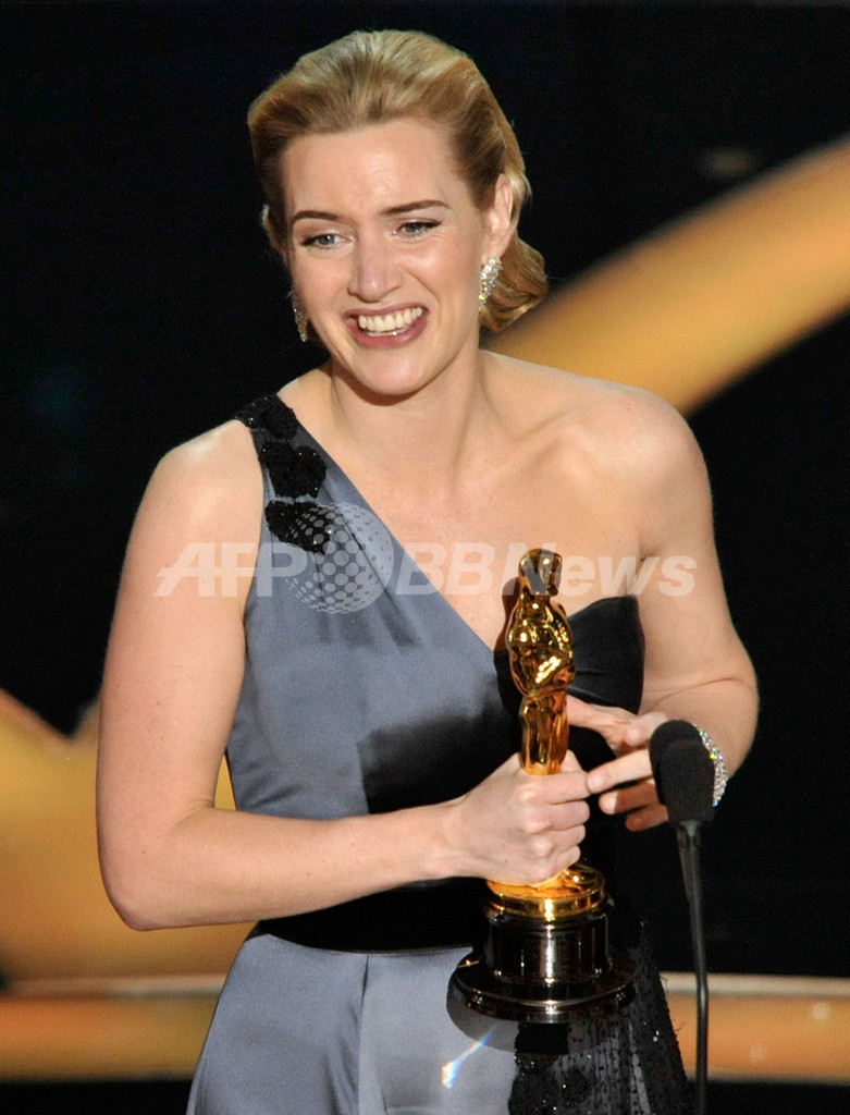 第81回アカデミー賞授賞式、主演女優賞に輝いたケイト・ウィンスレットのドレスは？