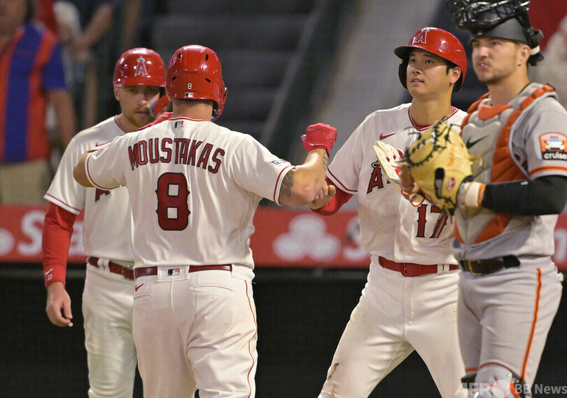 大谷10勝目、史上初2年連続2桁勝利と2桁本塁打