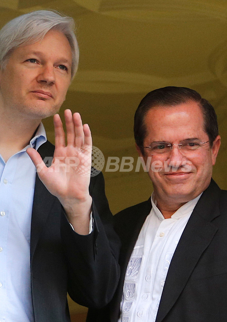 アサンジ氏インタビュー、「精神は閉じ込められない」 大使館避難から1年