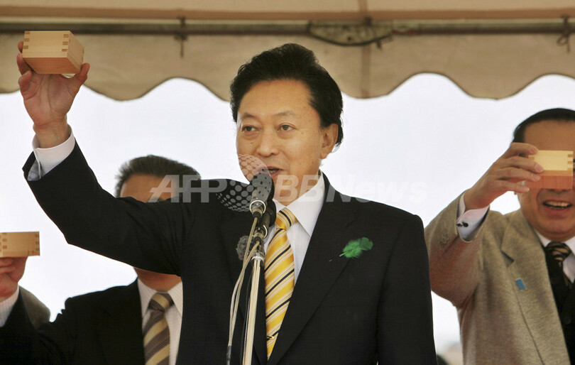 鳩山首相の「桜を見る会」、著名人ら数千人集まる