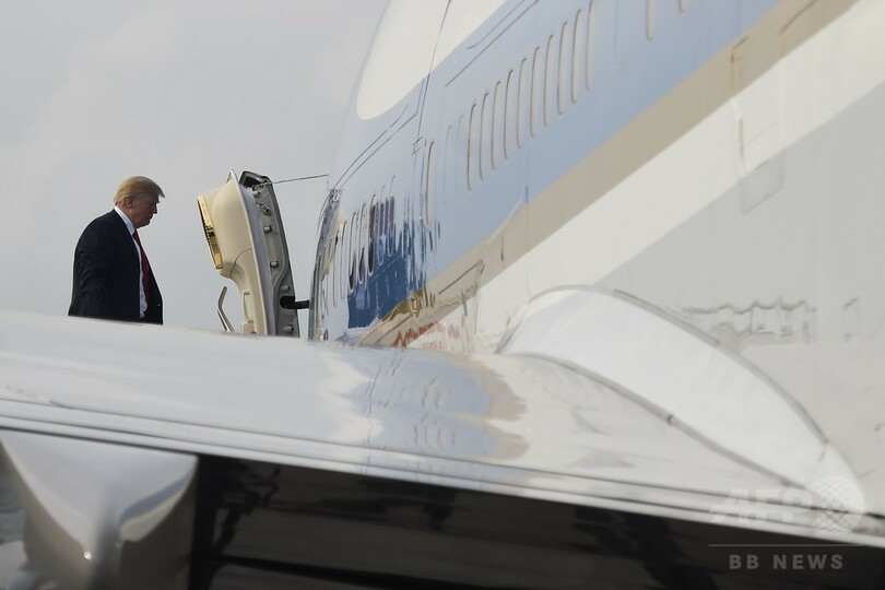 トランプ大統領、米朝首脳会談終えシンガポール出国 