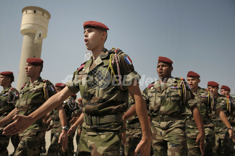 アフガニスタンでの仏兵死亡の戦闘、友軍による誤爆か NATO側は否定