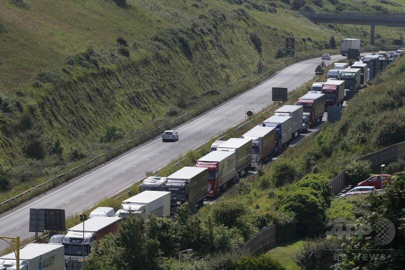 英ドーバー港で15時間待ち大渋滞、仏入国審査の厳格化で