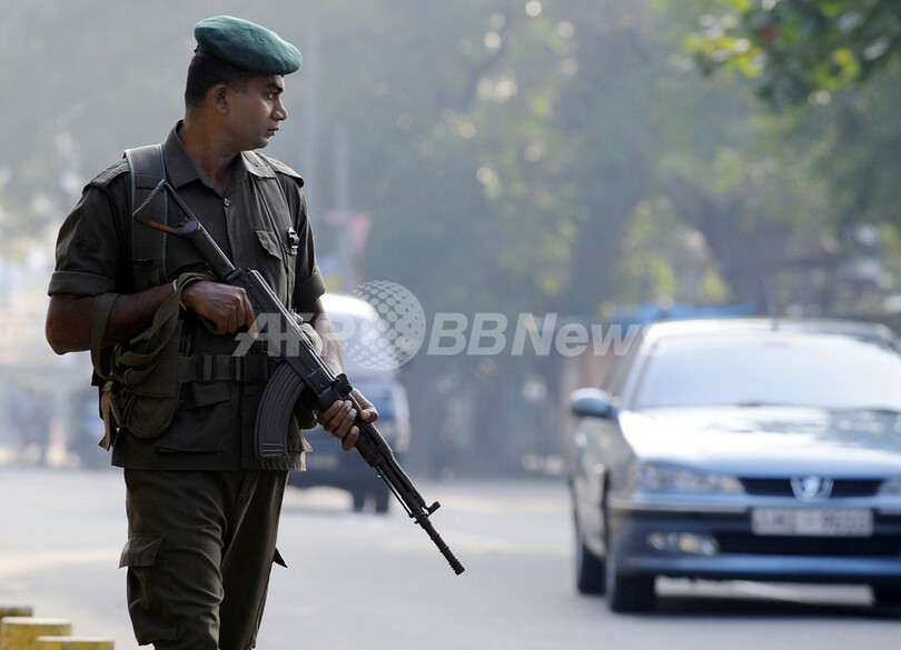 スリランカ南西部でバスが爆発、少なくとも24人が死亡