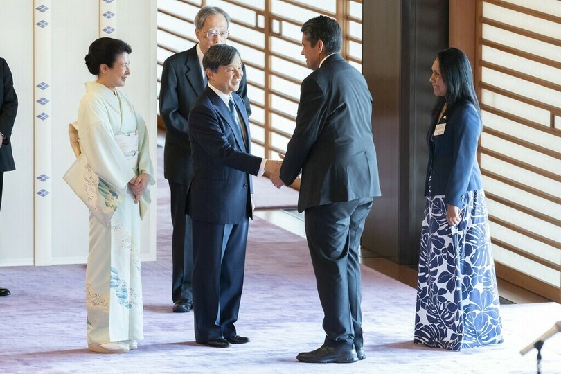 天皇、皇后両陛下、島サミット参加国首脳らと懇談